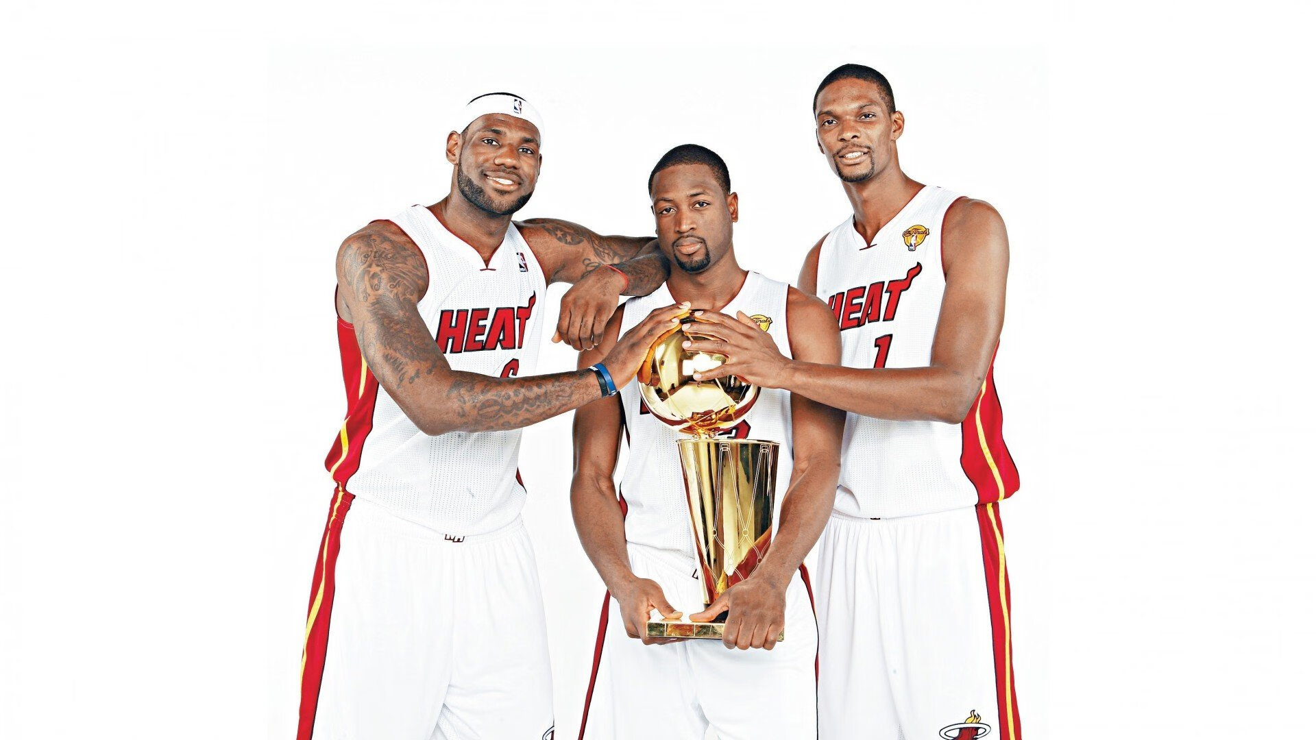 风云突变!莱万多夫斯基空降NBA激战雄鹿30分钟,华盛顿奇才赛后状态回暖,洛杉矶湖人今晚再遭质疑直接炸裂